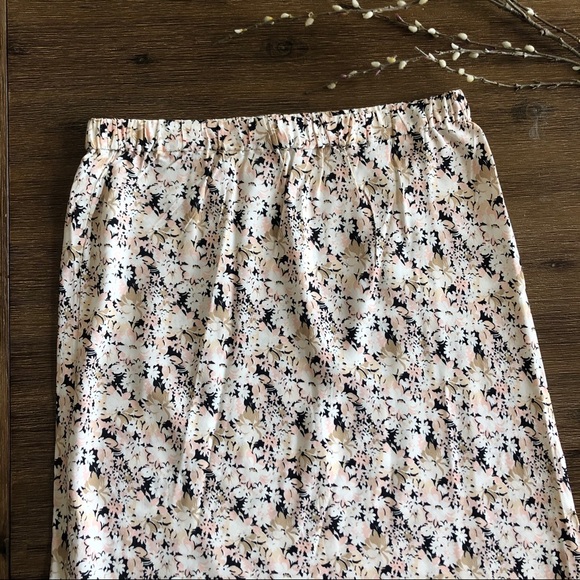 Floral Print Midi Skirt - Elasticized Waist - Picture 2 of 6